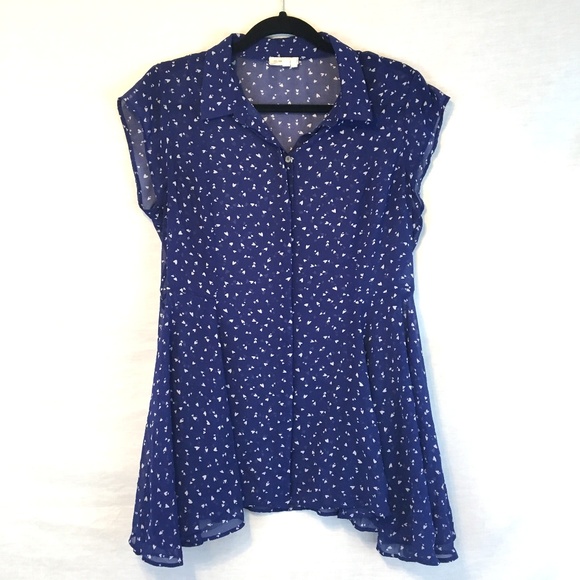 Anthropologie Tops - Meadow Rue Anthropologie Heart Print Button Tunic